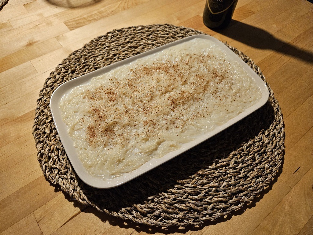 Aletria, portugiesische Desserts, Fadennudeln, Zimt, traditionelle Süßspeisen
