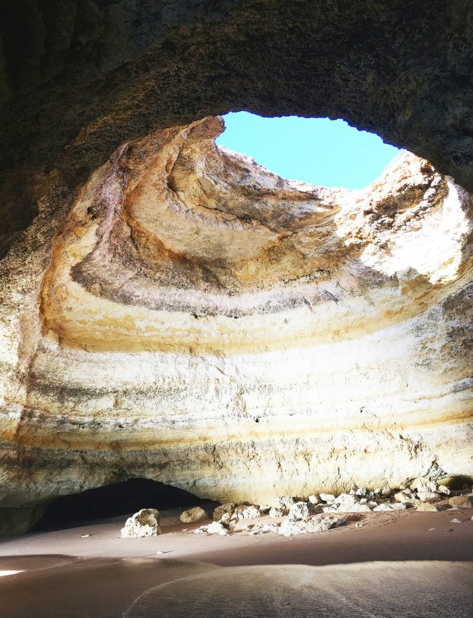 Atemberaubende Höhle von Benagil an der Algarve