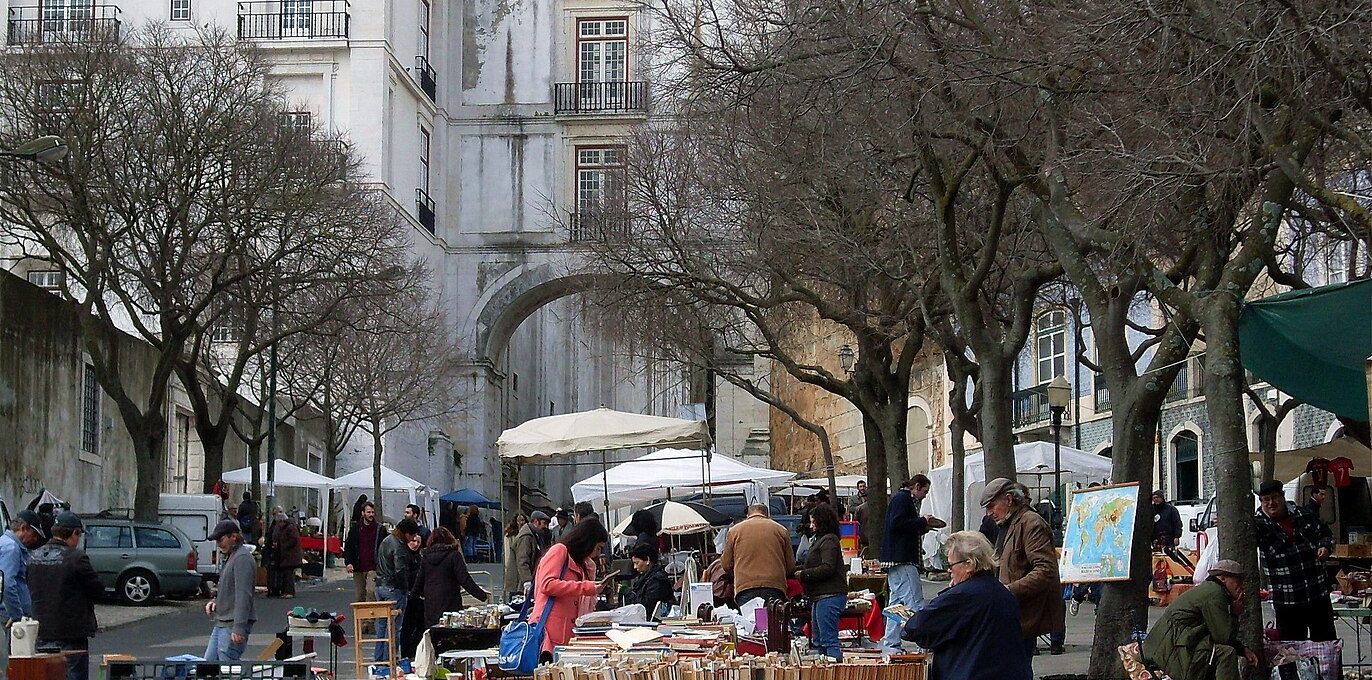 Flohmarkt Feira da Ladra in Lissabon