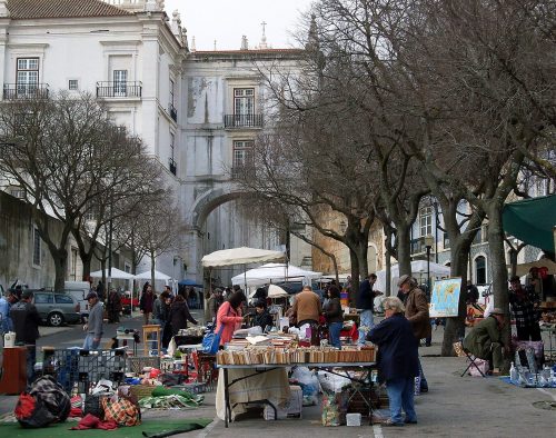 Flohmarkt Feira da Ladra in Lissabon