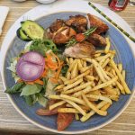 Hähnchen Piri Piri im Restaurant am Praia Baixinha Rocha