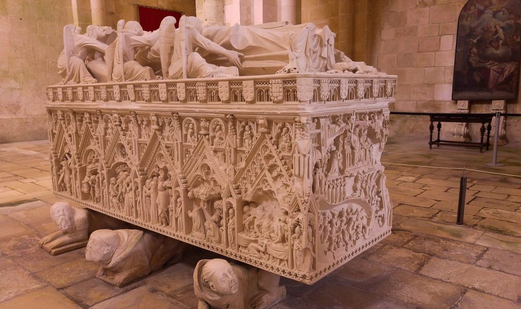 Der Tumulus von Dom Pedro I, auch bekannt als das Grabmal von Dom Pedro I., befindet sich in der Abtei von Alcobaça in Portugal.