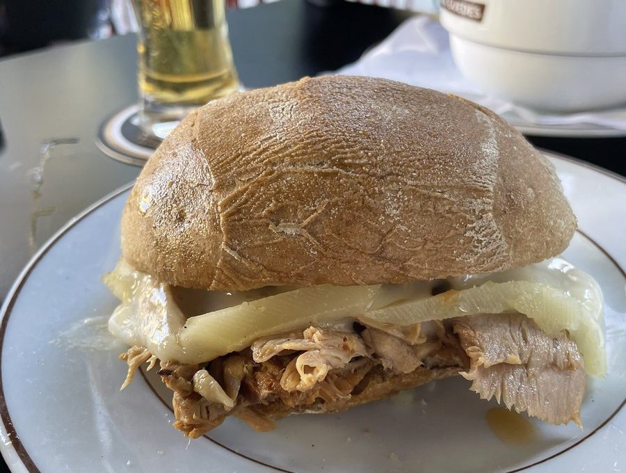 Bifana- beliebtes portugiesisches Sandwich