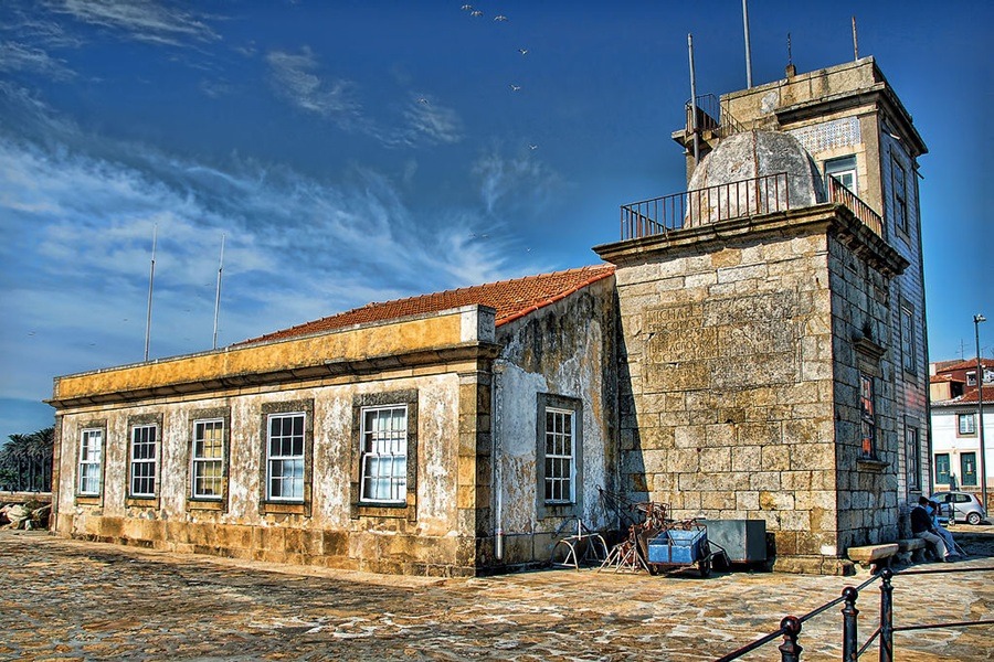 Leuchtturm São Miguel-o-Anjo: Portugals ältester Leuchtturm