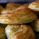 Pastéis de Chaves, Blätterteiggebäck, portugiesische Spezialität, regionale Küche