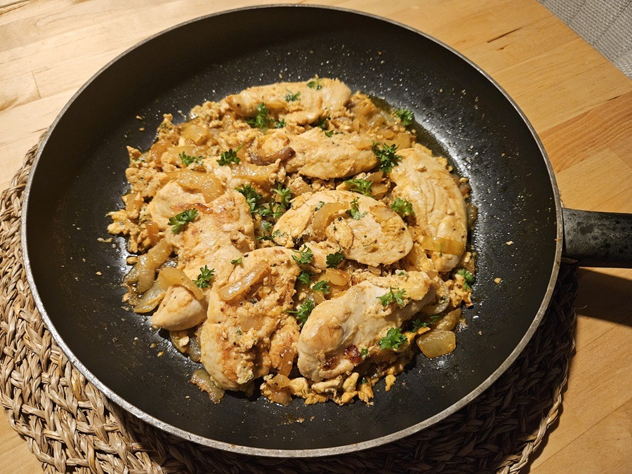 Frango à Brás mit Hähnchen und Reis